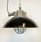 Industrielle Deckenlampe aus schwarzer Emaille & Gusseisen, 1950er 2