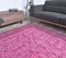 7x10 türkischer handgemachter Ouschak Wollteppich in eingefärbtem rosafarbenem floralen Muster 6