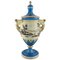 Große ornamentale Vase aus handbemaltem Porzellan mit klassizistischen Szenen 1