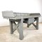 Tavolo da lavoro antico industriale in legno grigio con cassetto, Immagine 3