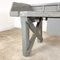 Tavolo da lavoro antico industriale in legno grigio con cassetto, Immagine 7