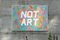 Ryan Rivadeneyra, Not Art, Kalligrafie Wandmalerei, Acrylrot und Grün, 2021 2