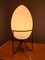 Lámpara Egg pequeña estilo Stilnovo de hierro y vidrio opalino, años 90, Imagen 2
