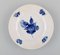 10/8500 Kanapeelförmige Blaue Blumen Unterteller und Teller von Royal Copenhagen, 12er Set 2