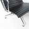 Poltrona Eames Alu Group EA124 ed EA125 con ottomana di Charles & Ray Eames per Vitra, anni '80, set di 2, Immagine 11