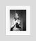 Grace Kelly stringe la sua stampa Pigment Archival in bianco di Bettmann, Immagine 1