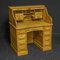 Kleiner antiker Schreibtisch aus Eiche mit Rolltür 8