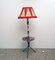 Lámpara de pie italiana de cerámica con mesa o estante, años 50, Imagen 1
