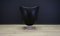 Egg chair in pelle nera di Arne Jacobsen per Fritz Hansen, Immagine 5