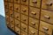 Mueble de farmacia alemán industrial vintage de roble, mediados del siglo XX, Imagen 2