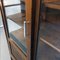Hohes italienisches Sideboard aus Nussholz mit Schiebetüren aus Glas, 1930er 6