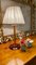 Lampada da tavolo in vetro di Murano soffiato ambrato e paralume in seta bianca, Venezia, anni '50, Immagine 2