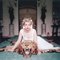 La Bella y la Bestia, Slim Aarons, siglo XX, Alfombra Tiger, Imagen 1