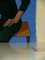 Figura seduta in uno spazio geometrico, pittura ad olio figurativa contemporanea, 2018, Immagine 2