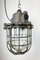 Lámpara colgante industrial enjaulada de hierro fundido gris, años 60, Imagen 2