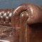 Sofá Chesterfield de cuero marrón con asientos abatibles, siglo XX, Imagen 7