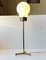 Lámpara de mesa trípode escandinava moderna de latón y vidrio opalino, años 60, Imagen 2