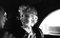 Affiche Marilyn Monroe in New York Taxi Cab en Résine Argentée Encadrée en Noir par Ed Feingersh 1