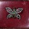Broche Papillon Art Nouveau en Or 18 Carts et en Argent avec Rosaces, Rubis, Emeraudes et Saphir 1