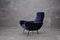 Blauer Mid-Century Sessel aus Samt, 1960er 5