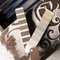 Letto matrimoniale in velluto color crema di Bretz Gaudi, Immagine 6