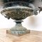 Antike Vase aus Gusseisen mit Figur Griffen 7