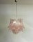 Lámpara de araña italiana vintage de cristal de Murano con 38 vasos rosas, Imagen 1