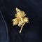 French Sapphire 18 Karat Yellow Gold Leaf Brooch, 1960s, Immagine 5