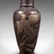 Jarrón o urna decorativa victoriana china antigua pequeña de bronce, 1900, Imagen 10