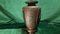 Antike japanische Vase aus Bronze mit Adler & Samurai, Ende 19. Jh. 3