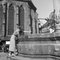 Frau, Brunnen, Heiliggeist Kirche Heidelberg, Deutschland 1936, Gedruckt 2021 1