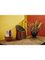 Poltrona Cartagenas color miele di Sebastian Herkner, Immagine 9