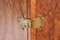 Antiker Schrank aus vergoldetem Nussholz auf Ständer 9