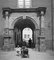 Gate Darmstadt Castle Oma Enkelkind Kinderwagen, Deutschland, 1938, Gedruckt 2021 1