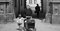 Gate Darmstadt Castle Granny Grandchild Stroller, Alemania, 1938, Impreso 2021, Imagen 2