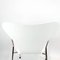 Sedia modello 3207 bianca con braccioli di Arne Jacobsen e Fritz Hansen, Immagine 13