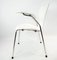 Weißer Modell 3207 Stuhl mit Armlehnen von Arne Jacobsen und Fritz Hansen 9