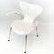 Silla modelo 3207 blanca con reposabrazos de Arne Jacobsen & Fritz Hansen, Imagen 2