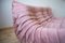 Sillón Togo de terciopelo rosa perla, sillón esquinero y sofá de dos plazas de Michel Ducaroy para Ligne Roset. Juego de 3, Imagen 3