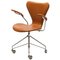 Mid-Century 3217 Drehstuhl mit cognacfarbenem Lederbezug von Arne Jacobsen für Fritz Hansen 9