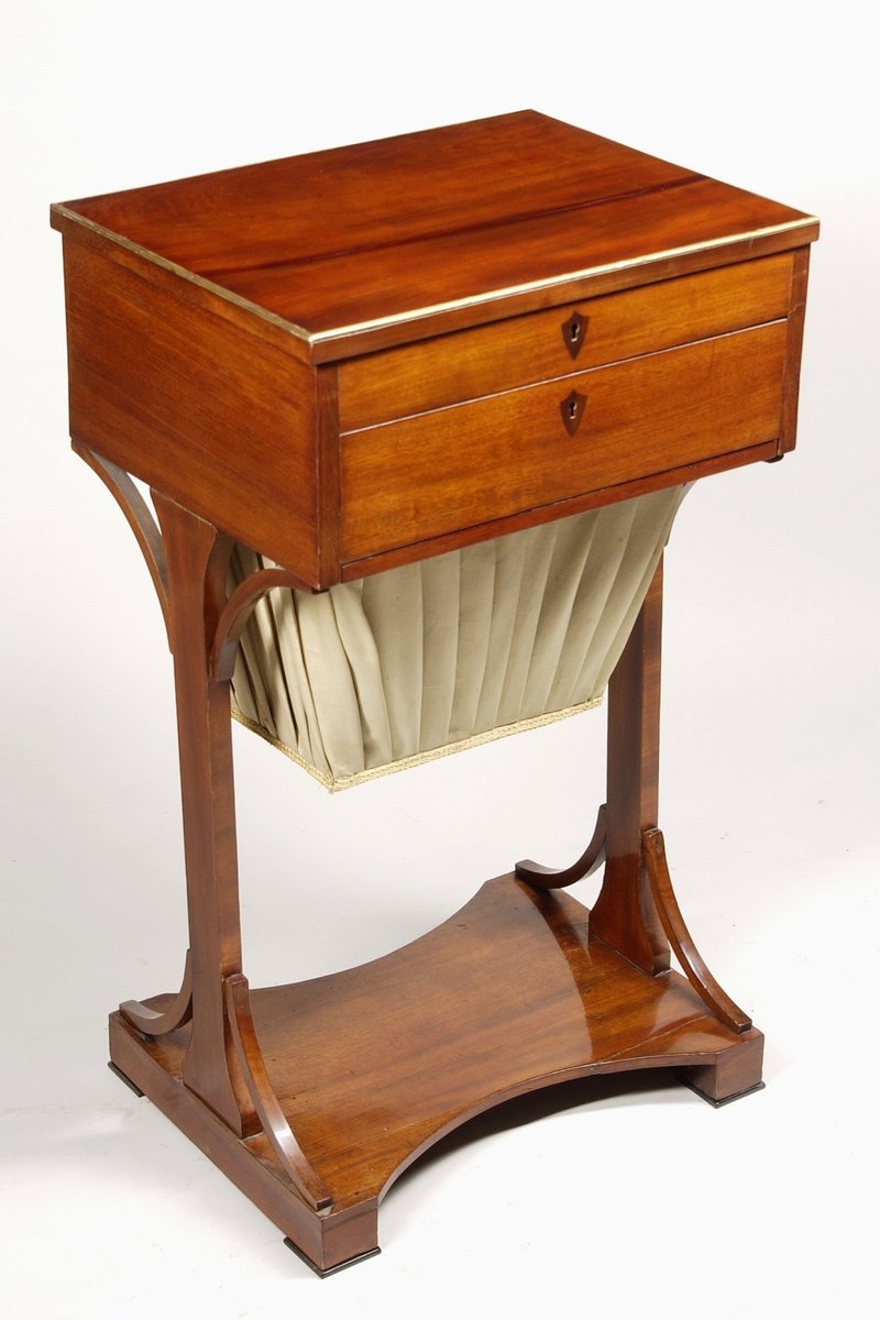 19th century german biedermeier table in mahogany 1820s WHY-1000095