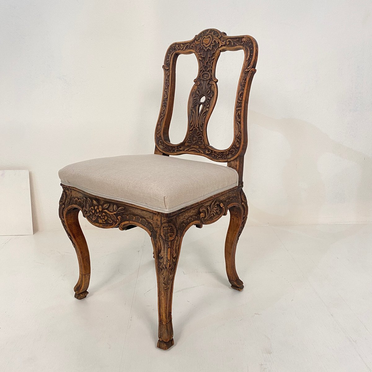 18th century german baroque chair in carved walnut 1740s FB-1000177