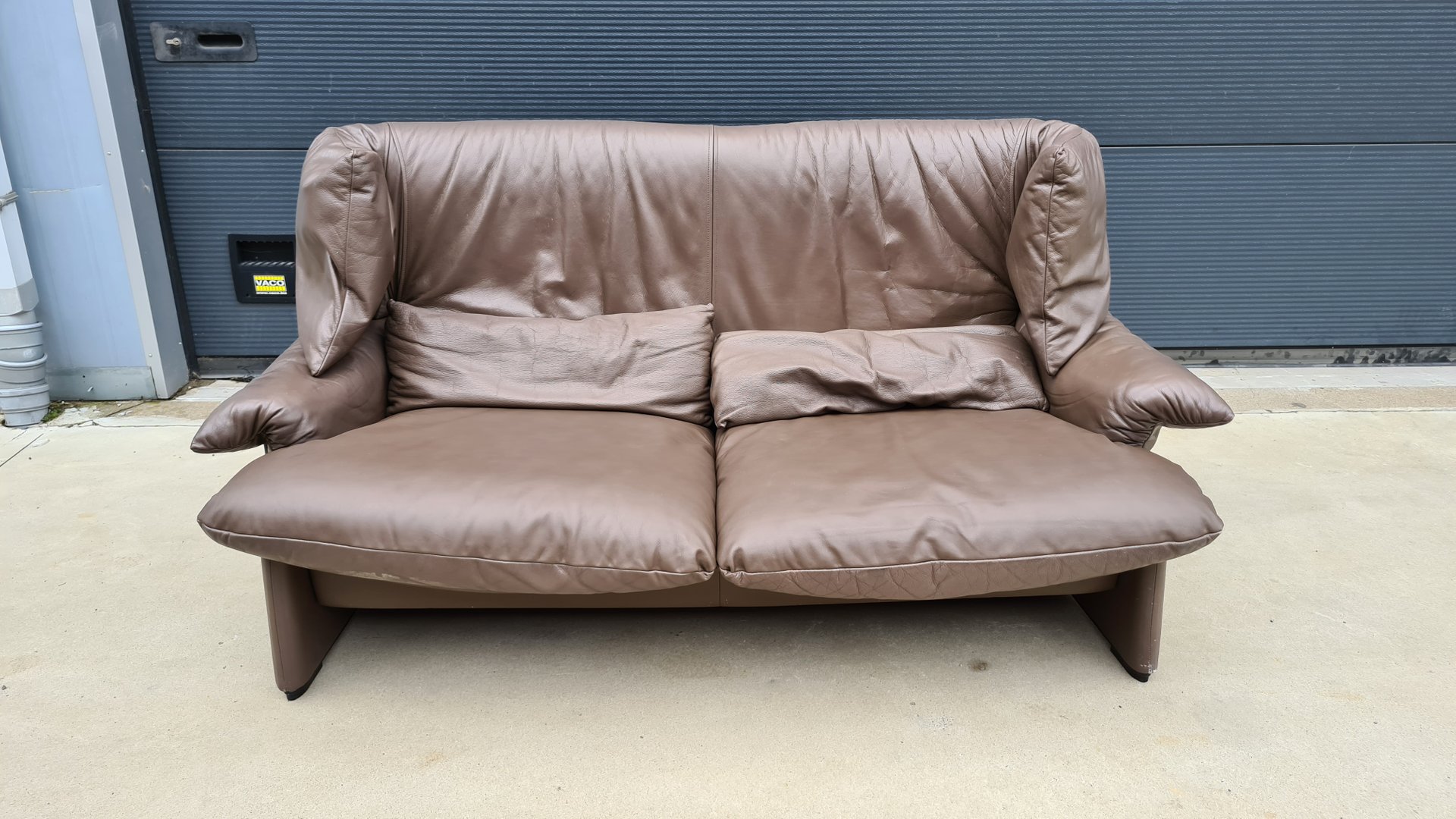 chocolate brown leather 2 seater sofa by vico magistretti for cassina WBX-1001388