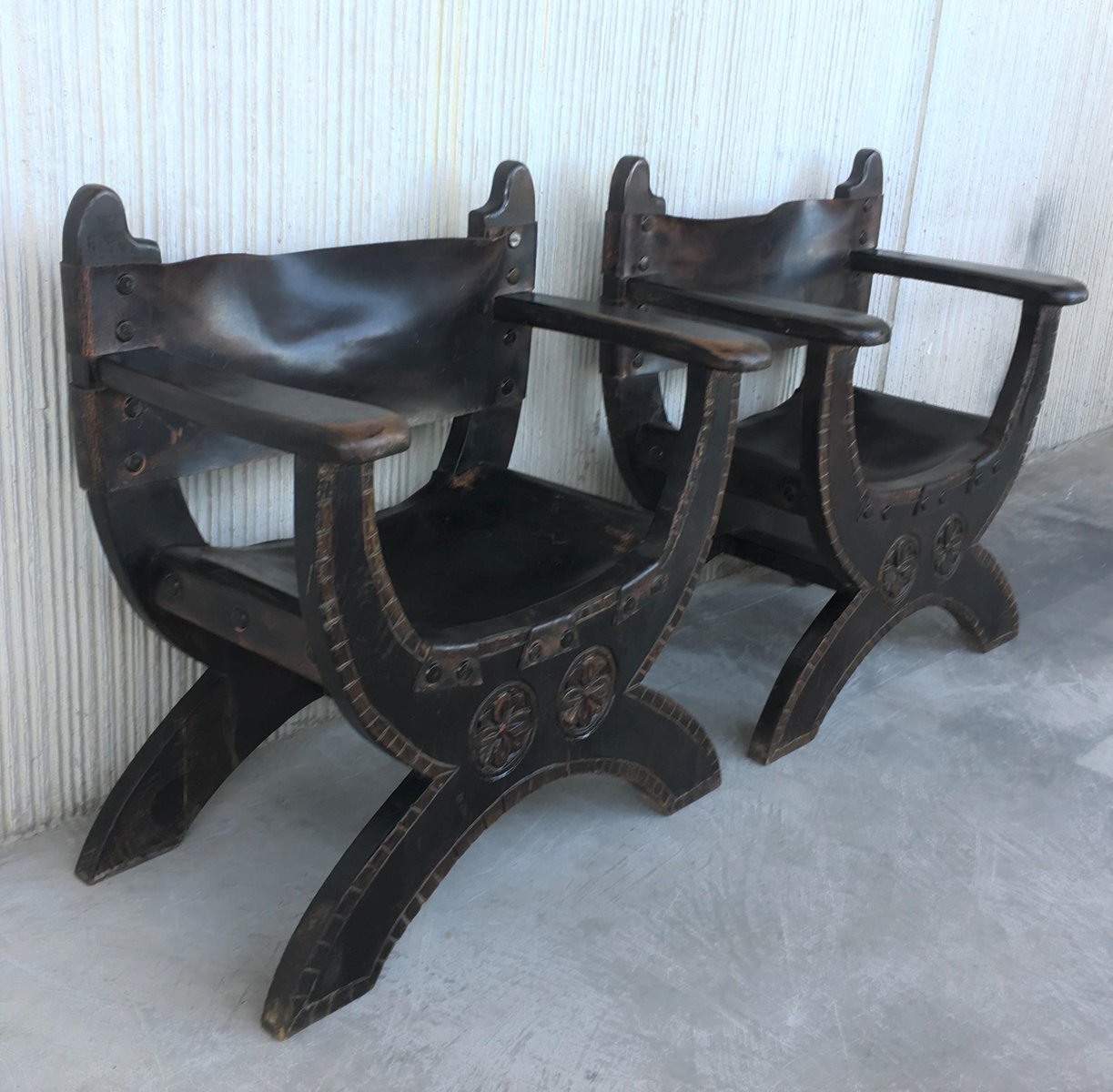 20th Century Spanish Carved Walnut Savonarola with Foot Rest, Set of 2