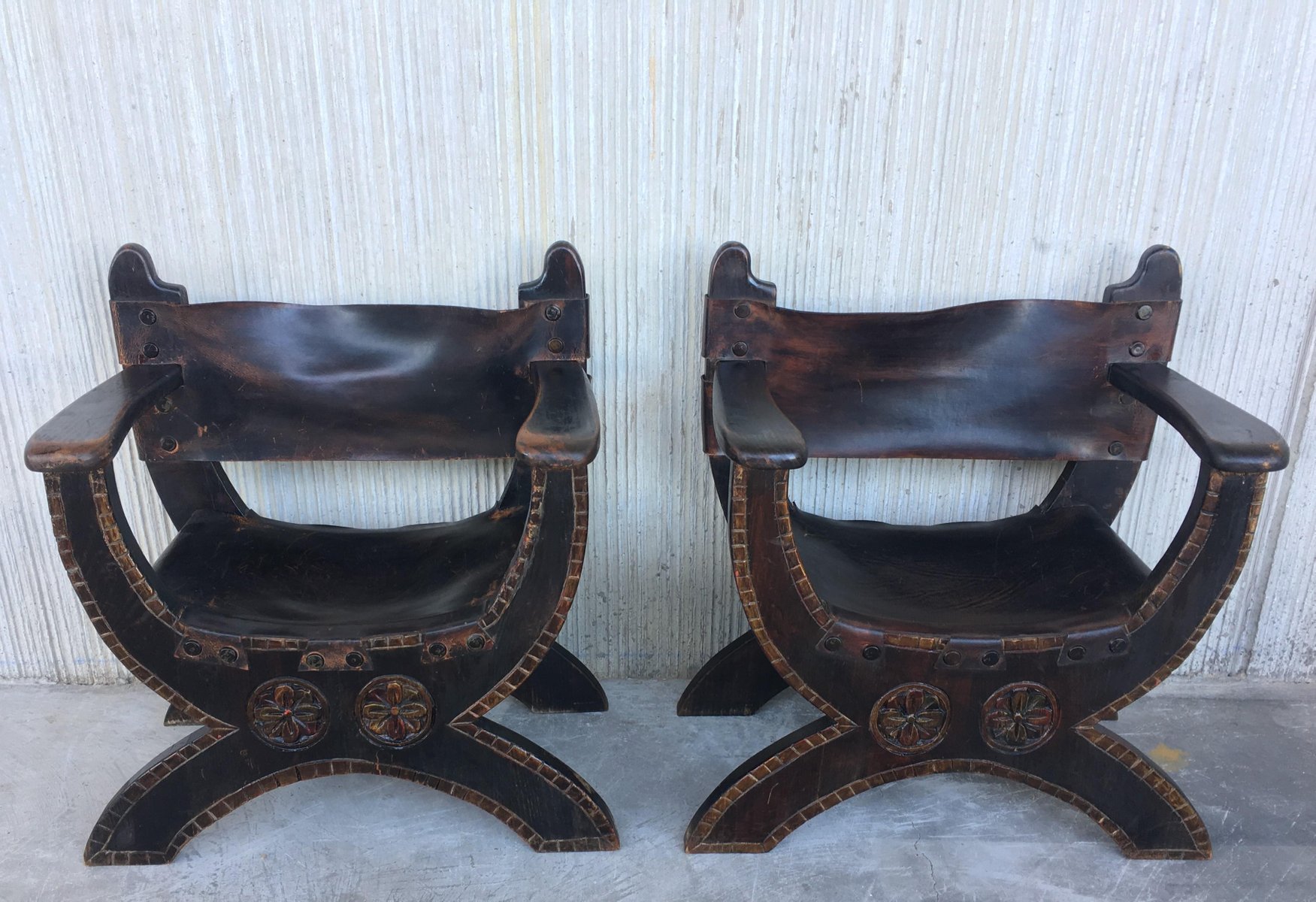 20th Century Spanish Carved Walnut Savonarola with Foot Rest, Set of 2