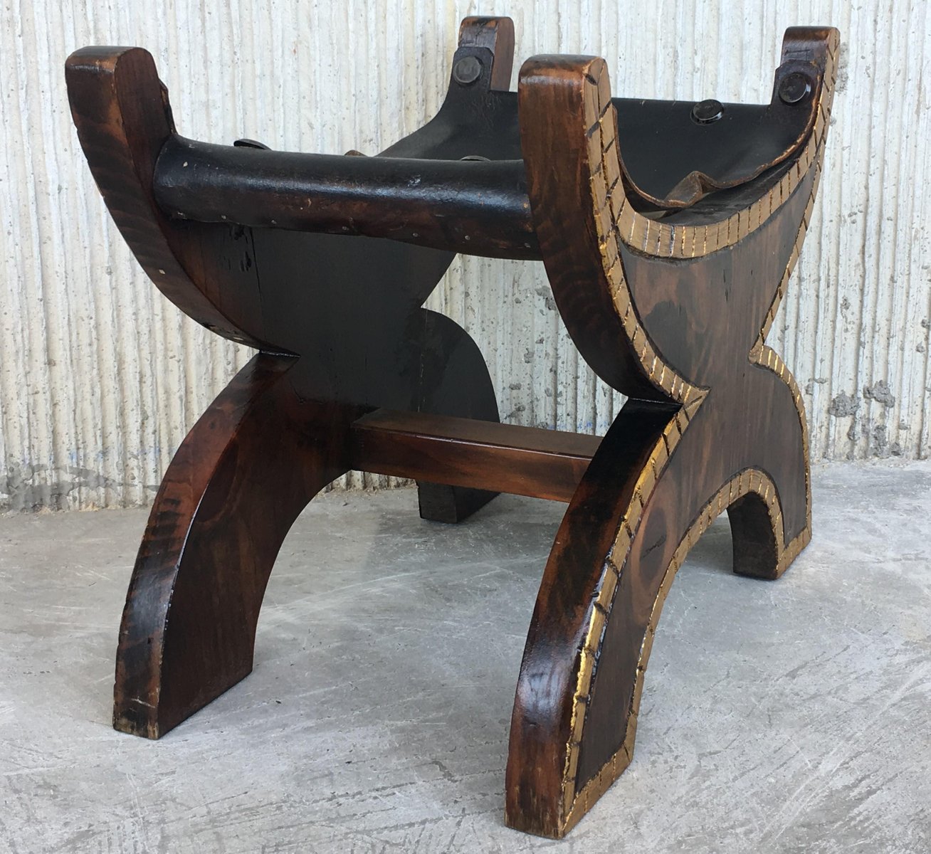 20th Century Spanish Carved Walnut Savonarola with Foot Rest, Set of 2