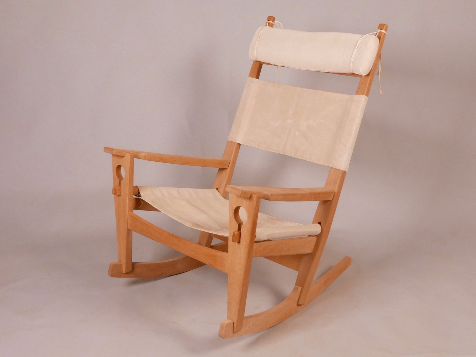 Sedia a dondolo GE-673 di Hans J. Wegner in vendita su Pamono Sedia a dondolo GE-673 di Hans J. Wegner in vendita su Pamono