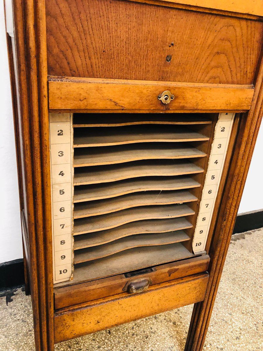 Mueble francés antiguo con persiana en venta en Pamono