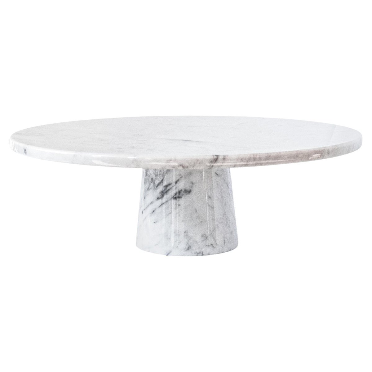 White Marble Stand Cake for sale at Pamono