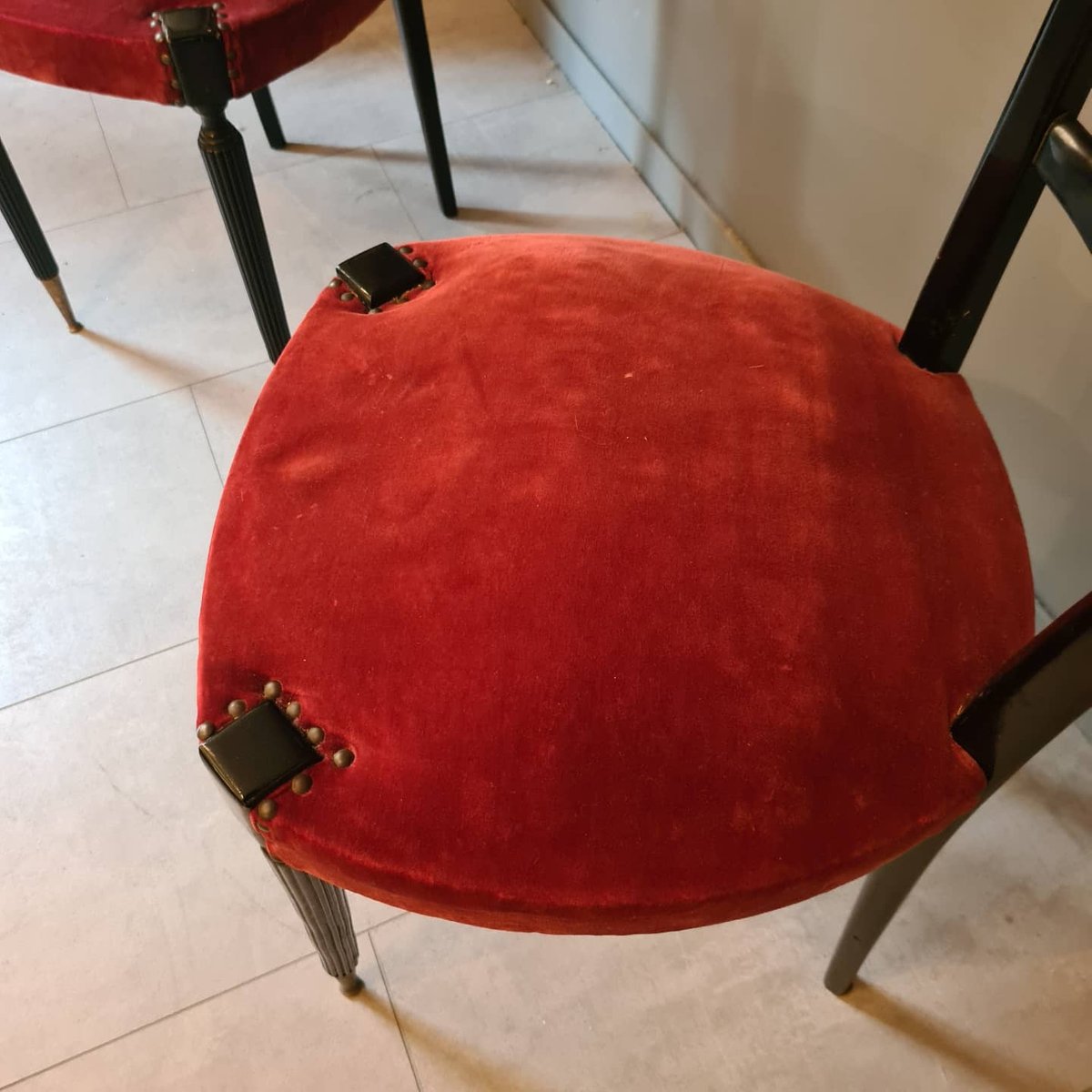 Large Italian Chairs in Black Lacquer with Brass Feet, Set of 2 for sale at Pamono